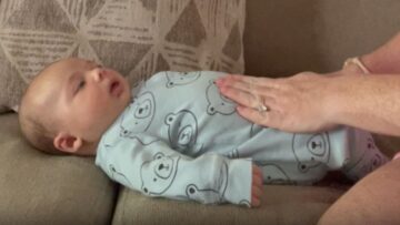 Hilarious-Moms-Gas-Relief-Hack-for-Baby-Adorable.jpg