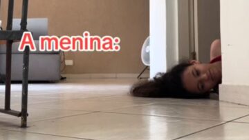 Moms-Sweet-Surprise-Turns-into-a-Playful-Scream-A-Daughters.jpg