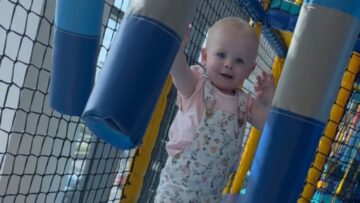 Toddlers-hilarious-mirror-mishap-at-play-area-goes-viral.jpg