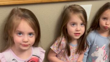 Triplets-attempt-to-spell-KFC-using-candy-in-a-hilarious.jpg