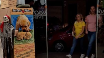 Watch-girls-burst-into-laughter-from-hilarious-Halloween-scare-prank.jpg