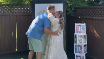 Adorable-Couples-Priceless-Reaction-to-Babys-Gender-Reveal-Will-Melt.jpg