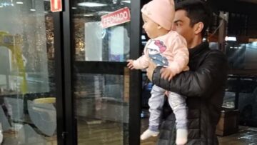 Babys-adorable-reaction-to-finding-playground-in-a-restaurant.jpg
