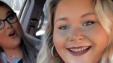 Best-Friends-Joyful-Reaction-to-Pregnancy-Surprise-Will-Melt-Your.jpg