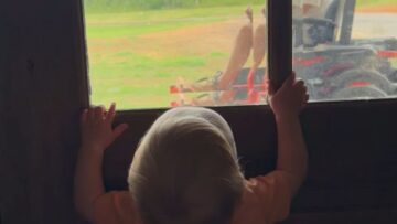 Dad-cuts-grass-alone-drama-king-erupts-Adorable.jpg