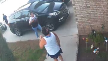 Daughters-Hilarious-Goodbye-Prank-Moms-Pants-Hit-the-Floor.jpg