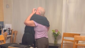 Daughters-Surprise-Homecoming-Brings-Joy-to-Her-Cancer-Fighting-Mom.jpg
