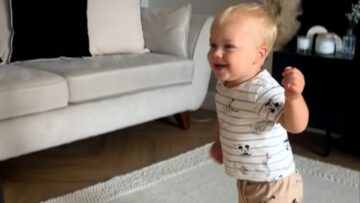 Joyful-Toddlers-Dance-Request-Sparks-Heartwarming-Bond-with-Mum.jpg