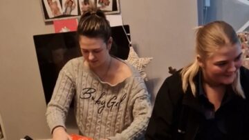 Mom-shells-out-for-adorable-matching-turtle-outfits-for-daughters.jpg
