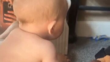 Sibling-playtime-takes-a-hilarious-turn-Toddler-farts.jpg