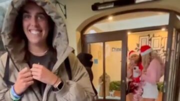 Sisters-Surprise-Christmas-Visit-Leaves-Woman-Overjoyed-Heartwarming.jpg