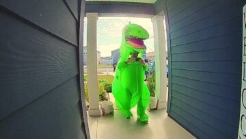 T-Rex-in-Action-Epic-Ding-Dong-Ditch-Prank-Caught-on-Camera.jpg
