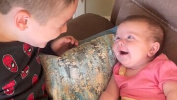 10-week-old-baby-and-6-year-old-cousin-have-adorable-chat-Super.jpg