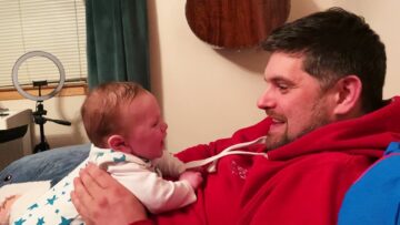3-Month-Old-Baby-Adorably-Says-I-Love-You-to-Dad.jpg