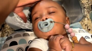 Baby-enjoys-deluxe-spa-hair-wash-by-grandma-Adorable.jpg