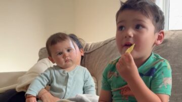 Big-bro-refuses-sharing-babys-reaction-is-priceless-Adorable.jpg