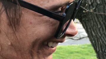 Husbands-Hilarious-Dandelion-Prank-Will-Have-You-Chuckling-Try.jpg