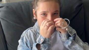Surprised-girl-gets-bangle-with-late-sisters-ashes-Adorable.jpg