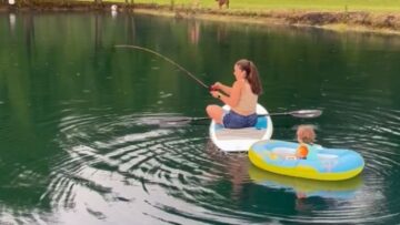 Toddler-and-mom-catch-fish-in-pond-Adorable.jpg