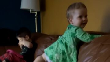 Toddler-siblings-perform-adorable-wrestling-stunt-on-baby-sister.jpg