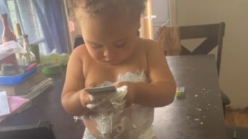 Toddlers-adorable-sunscreen-mishap-Cute.jpg