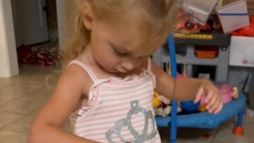 Toddlers-hilarious-reaction-to-butterfly-invasion-Adorable.jpg