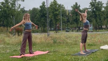 Yoga-in-the-Park-Takes-an-Unexpected-Turn—You-Wont-Believe.jpg