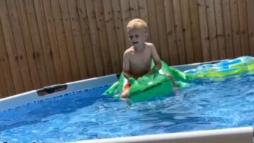 Mom-dies-of-laughter-as-son-flips-into-water.jpg