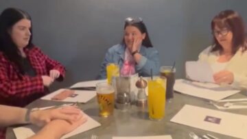 Best-Friends-Pregnancy-Double-Surprise-Adorable.jpg