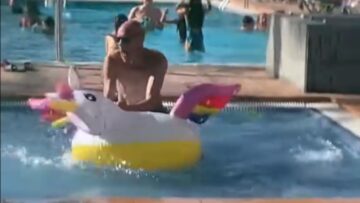 Drunk-Pool-Shenanigans-Hilarious-Family-Holiday-Fun-Adorable.jpg
