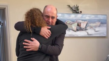 Joyful-Christmas-Reunion-Womans-Surprise-Homecoming-Melts-Hearts-Heartwarming.jpg