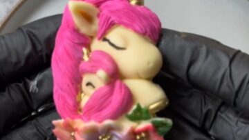 Creating-Cute-Unicorn-Chocolates-with-Edible-Colors-Magical-Chocolate.jpg