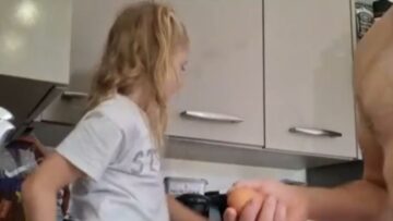 Eggscellent-Surprise-Kids-Priceless-Reactions-to-Dads-Breakfast-Prank.jpg