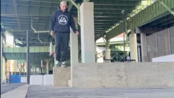 Epic-Flip-Flop-Kids-Head-Meets-Floor-in-Hilarious-Stunt.jpg