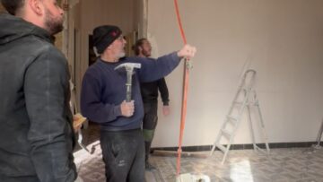 Hammer-Time-Gone-Wrong-Epic-Renovation-Fail-Caught-on-Camera.jpg