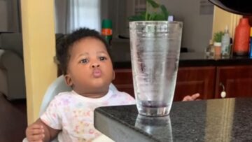 Babys-bubble-trouble-for-Cola-bliss-Super-Cute.jpg