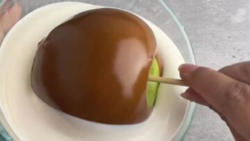 Create-a-Spooky-Halloween-Apple-Treat-with-Marlen-Escatel.jpg