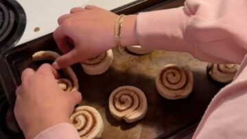 Delightful-Cinnamon-Roll-Bunnies-for-a-Joyous-Easter-Morning.jpg